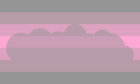 Horizontale Streifen, Farben von Oben anch unten: Dunkelgrau, Hellgrau-pink, Blasspink, pink, Blasspink, Hellgrau-pink, Dunkel Grau. Die drei mittleren pinkstreifen sind von einem Dunkelgrauen Wolkensymbol teilverdeckt.